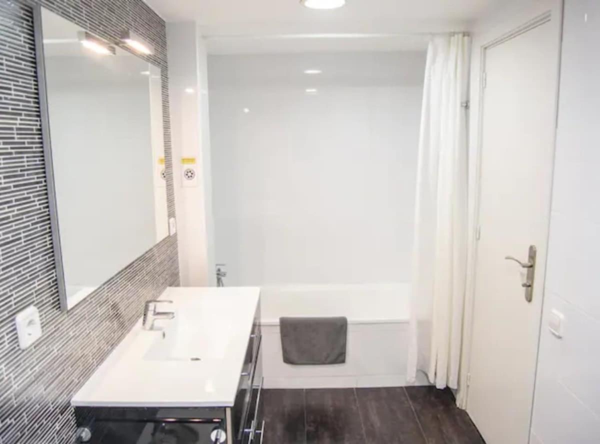 Ramblas Unique & Spacious Flat 4br Terrace 20m Ramblas *